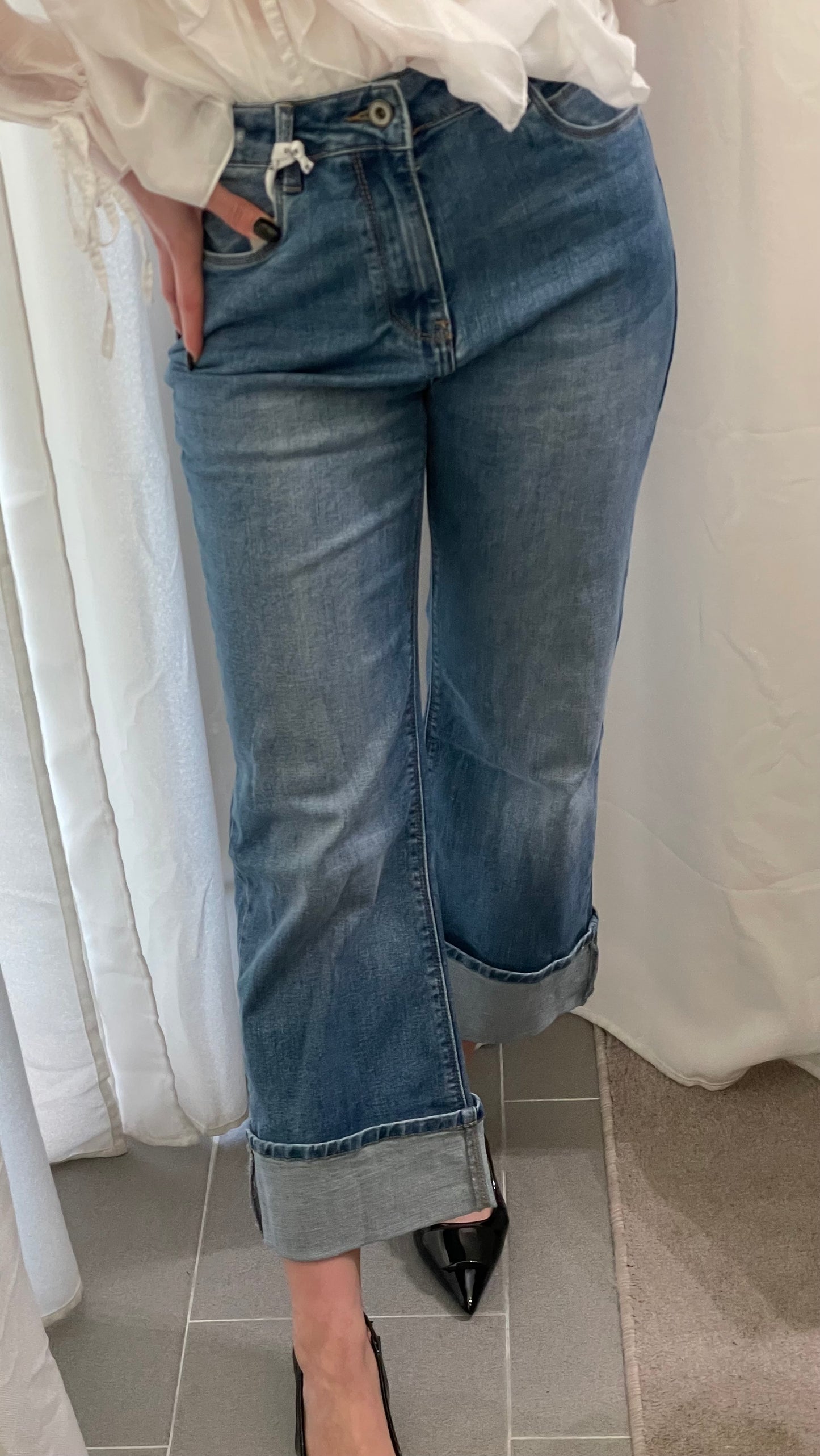JEANS CON RISVOLTO ELASTICIZZATO