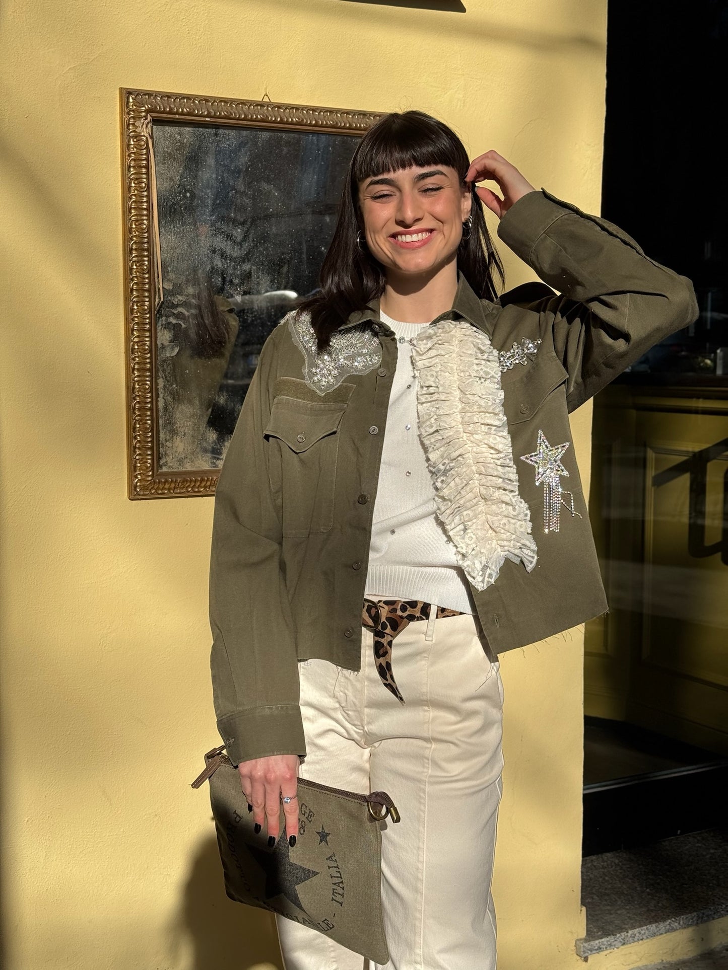 GIACCA CROP MILITARE CON APPLICAZIONI