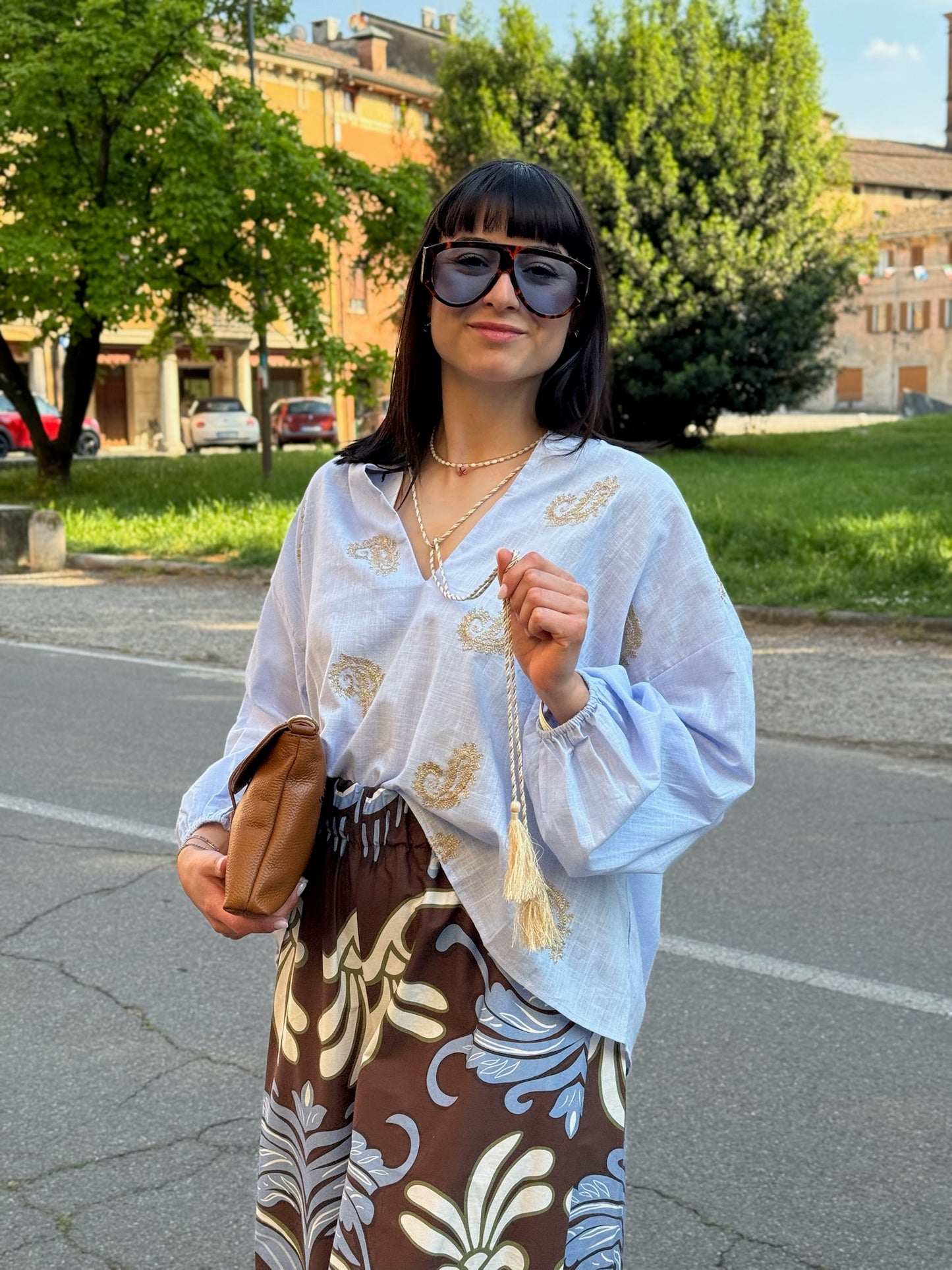 BLUSA CON NAPPINE CON RICAMO