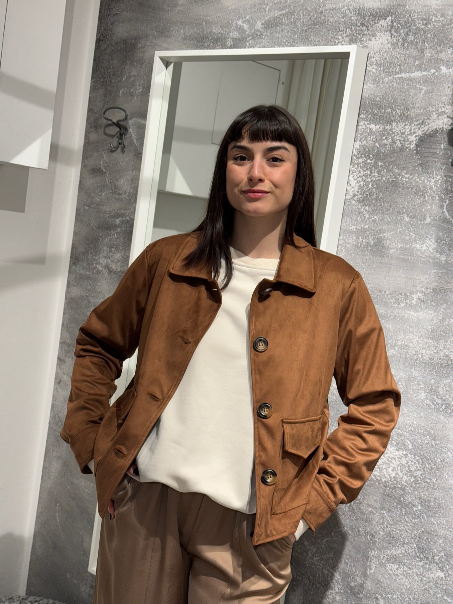GIACCA IN SUEDE CON BOTTONI E TASCA