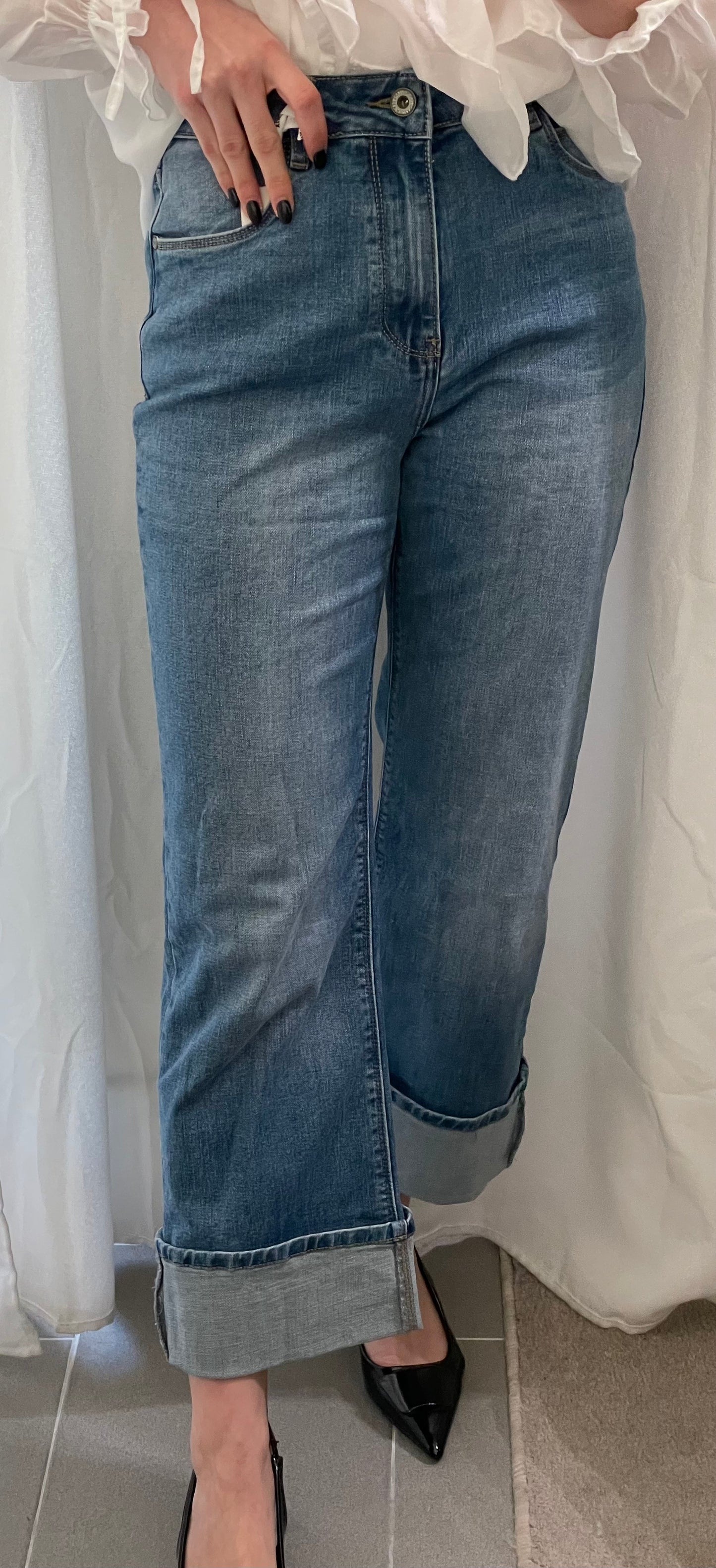 JEANS CON RISVOLTO ELASTICIZZATO
