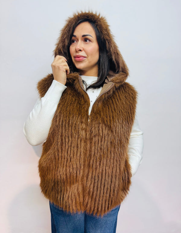 GILET IN ECOPELLICCIA C/ CAPPUCCIO