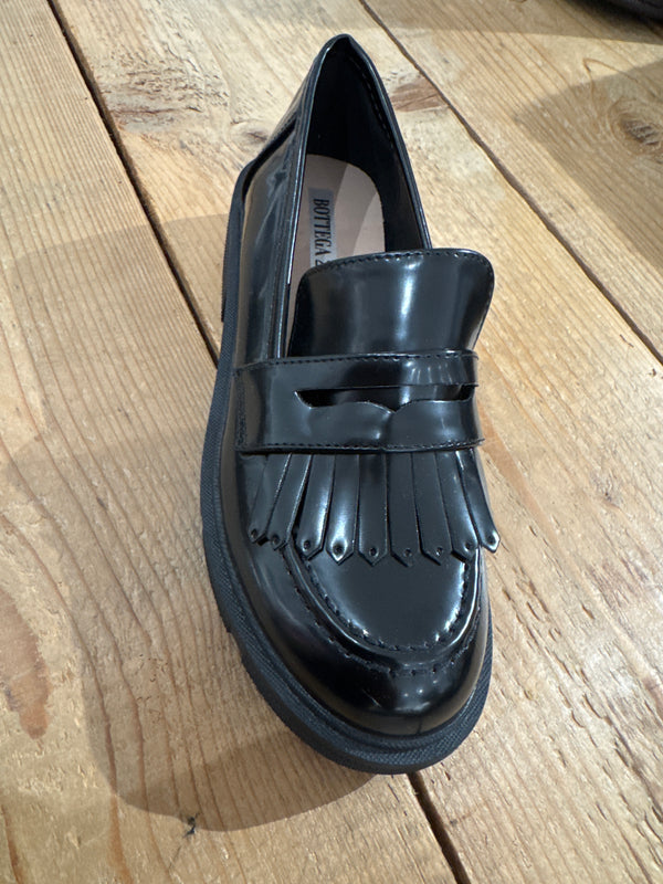 MOCASSINO LUCIDO CON FRANGE