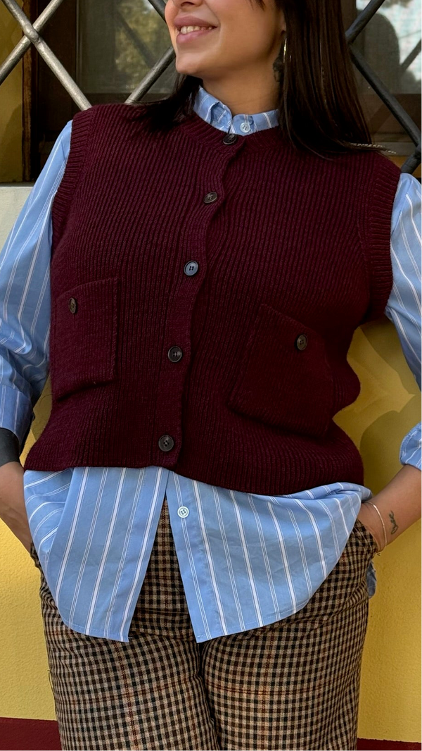 GILET IN MAGLIA CON BOTTONI