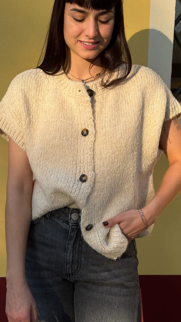 GILET IN MAGLIA CON BOTTONI