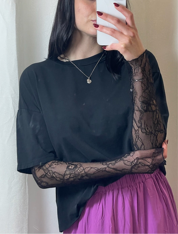 T-SHIRT CON MANICA PIZZO