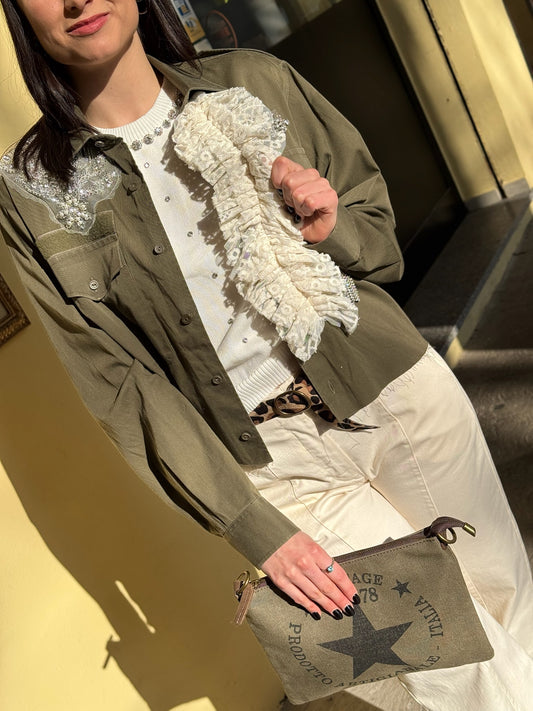 GIACCA CROP MILITARE CON APPLICAZIONI