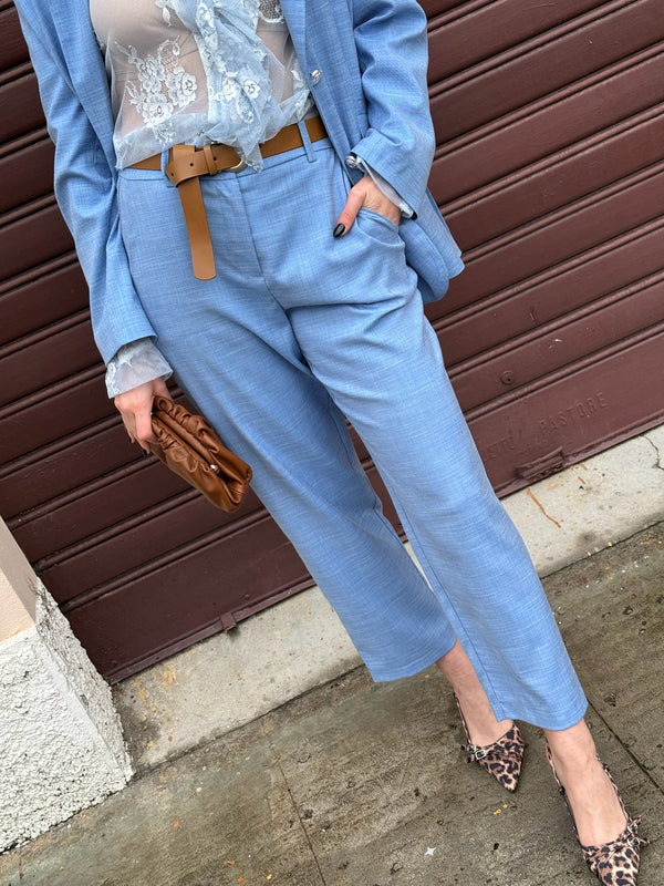 PANTALONE CARROT CON CINTURA