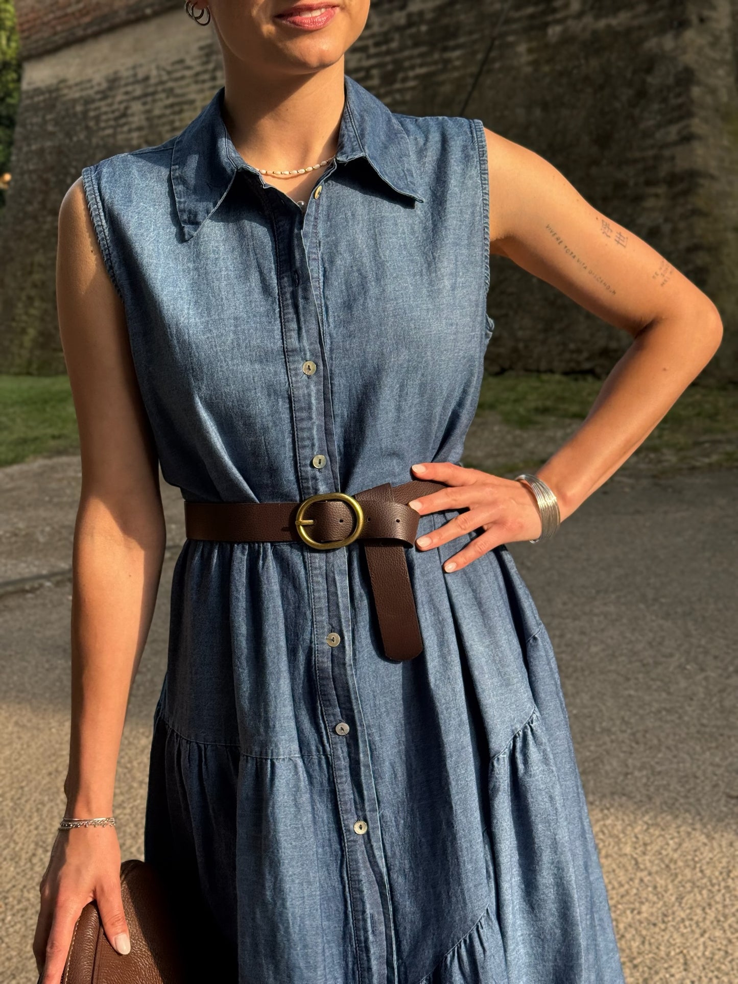 ABITO CHAMBRAY SMANICATO CON CINTURA