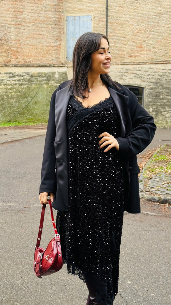 ABITO PAILLETTES E PIZZO