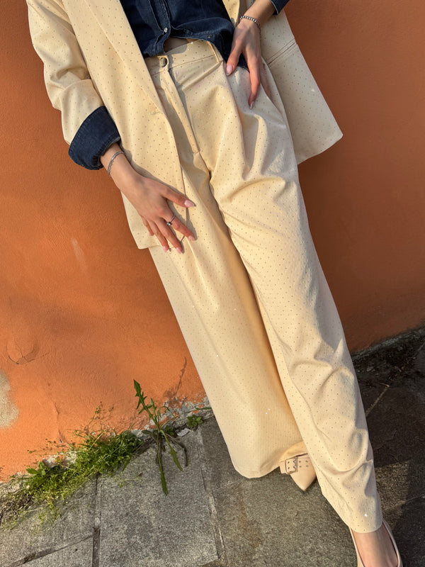 PANTALONE AMPIO CON STRASS
