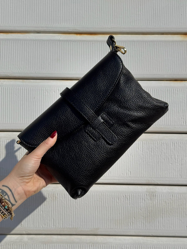 POCHETTE IN PELLE CON TRACOLLA