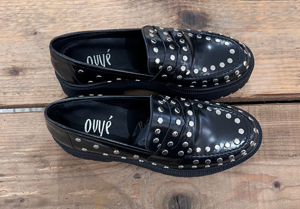 MOCASSINO CON BORCHIE