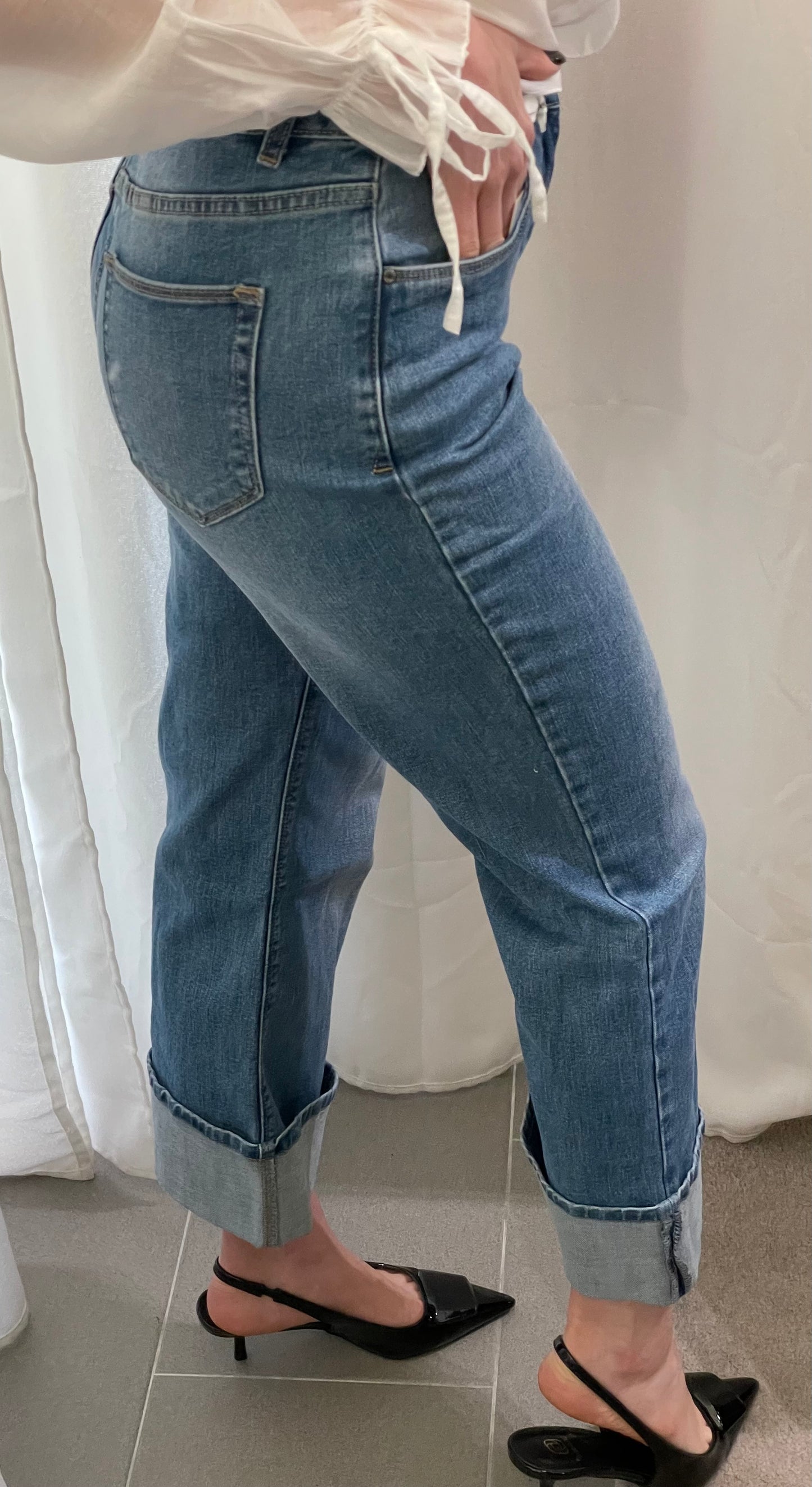JEANS CON RISVOLTO ELASTICIZZATO