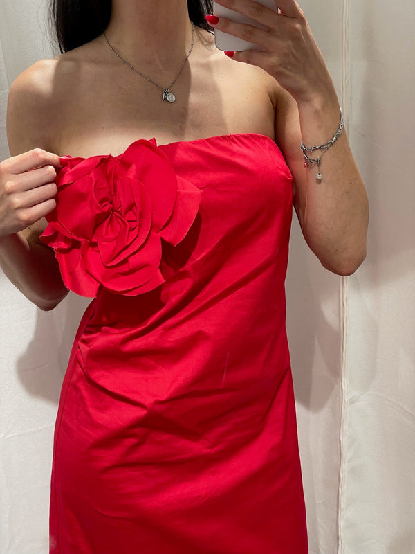 ABITO A FASCIA CON FIORE SPILLA