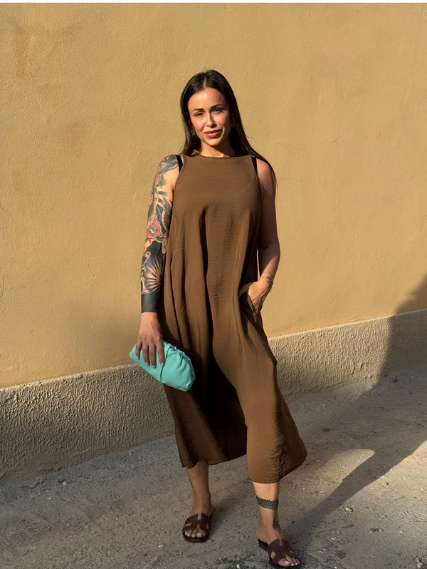 ABITO SVASATO CON TASCHE S/MANICHE